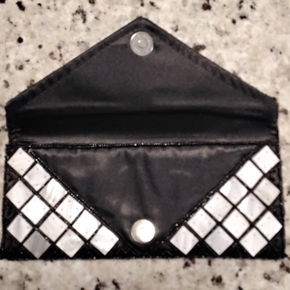 Mod by Design Black Bead and Mother of Pearl Square and Flower Envelope Clutch - Picture 4 of 7